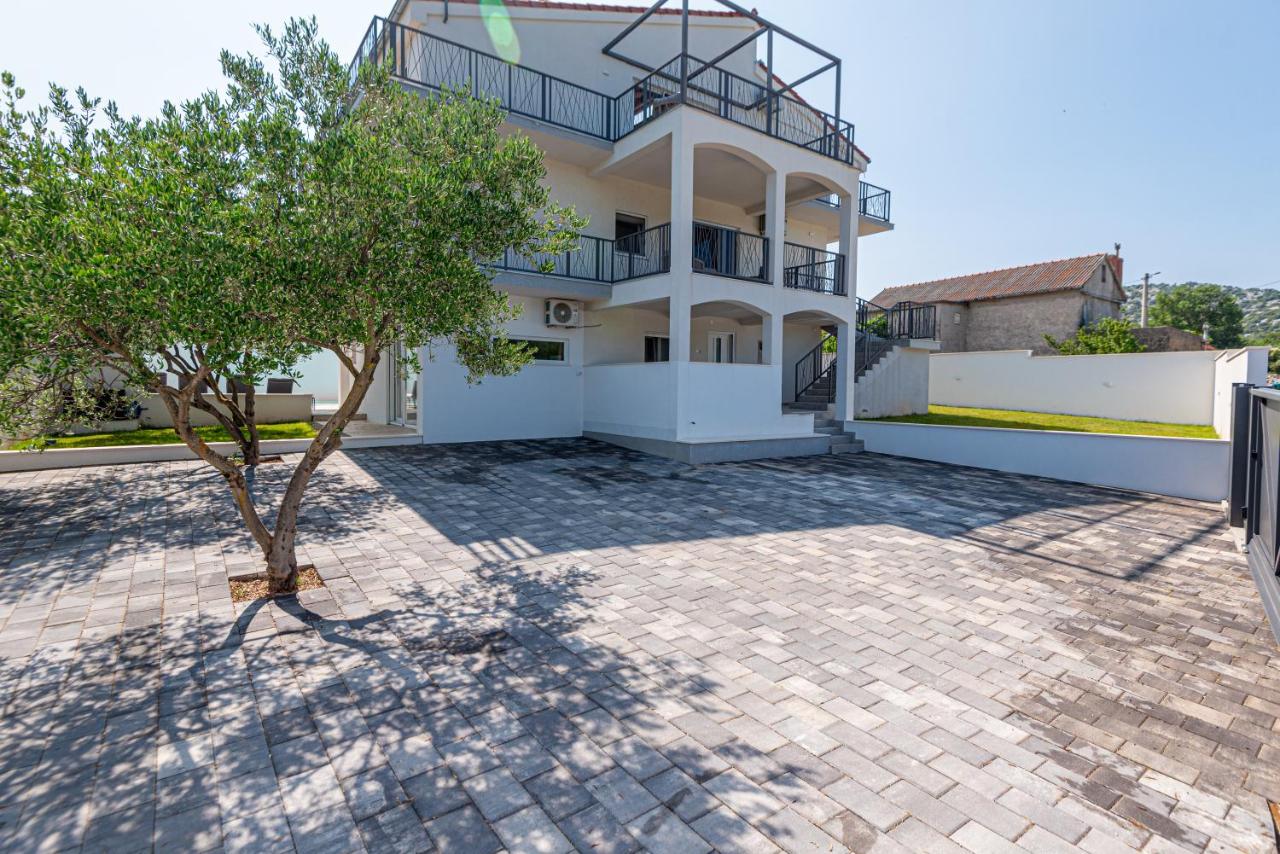 Dazlina Resort New! 14 guests villa, Breakfast & Pool - B&B