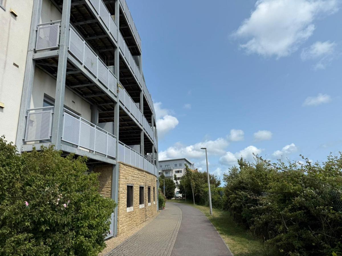 Poole Prime Waterfront 1BR flat with Sea Views, Free Parking - B&B