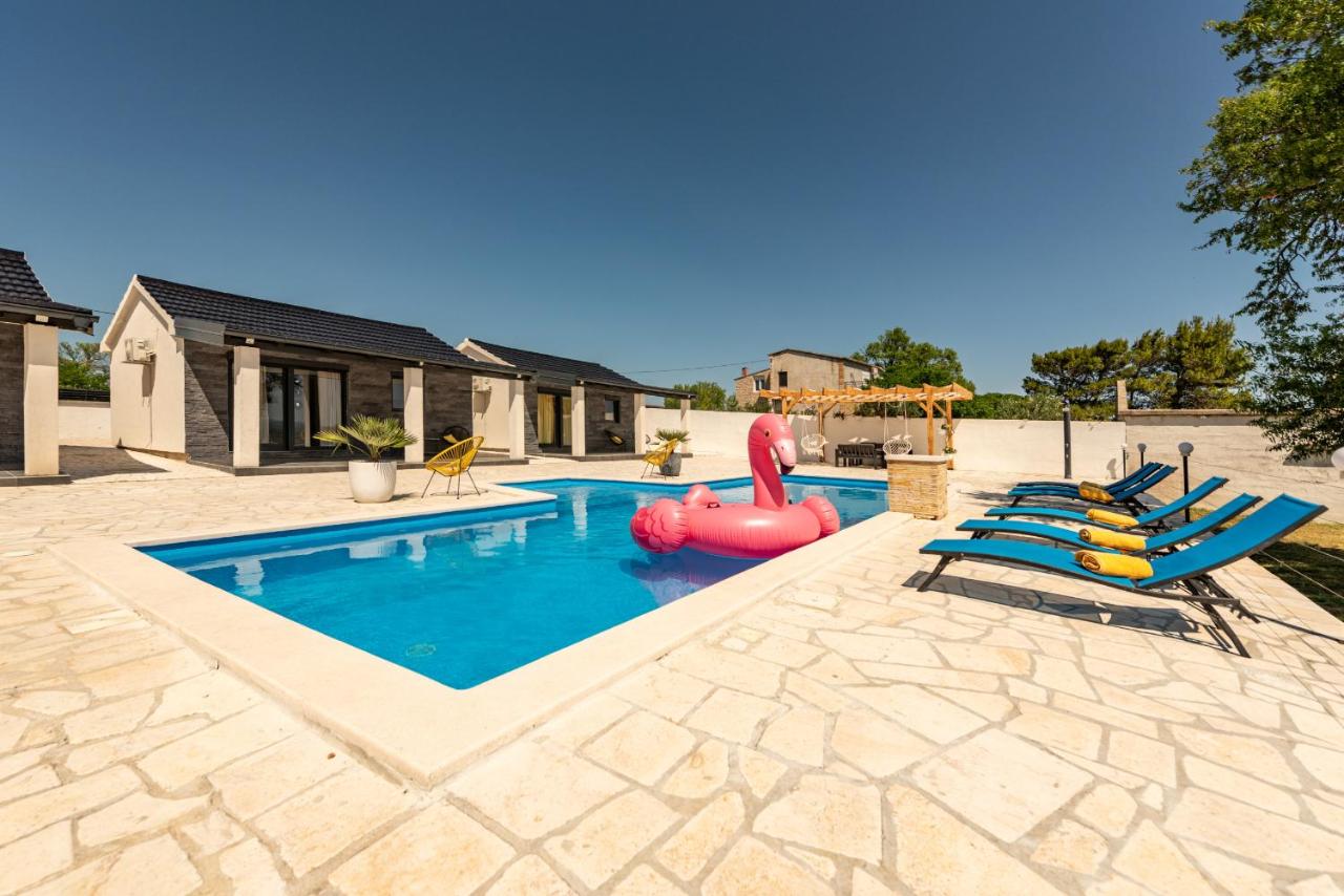 Unique Villa V with large pool - B&B