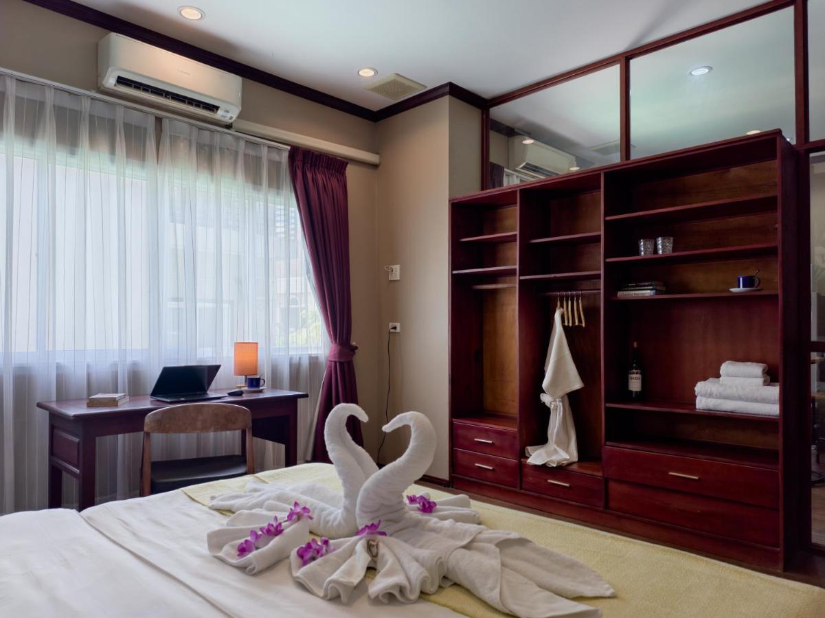 One-Bedroom Apartment with Pool View