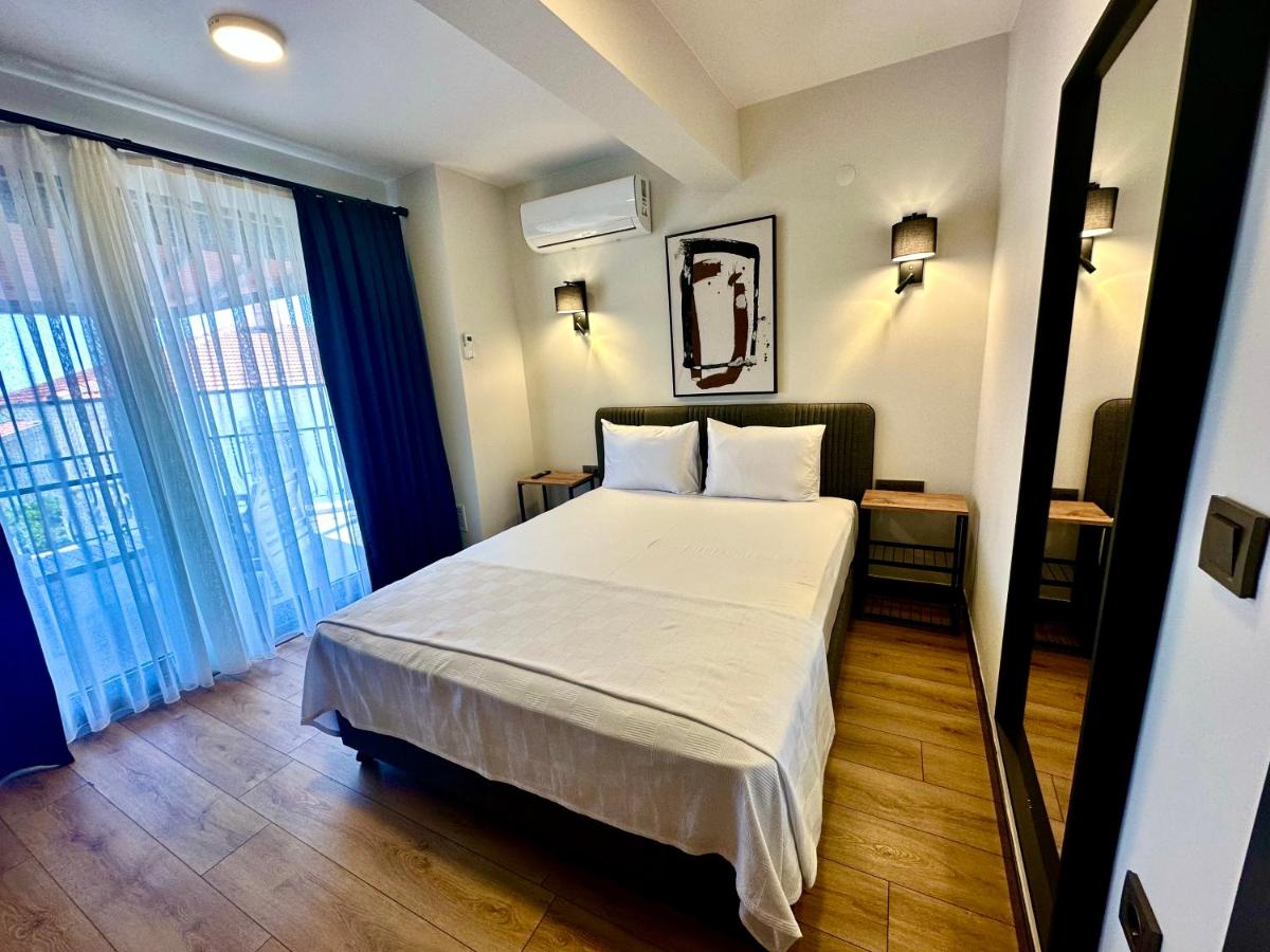 Deluxe Double Room with Balcony and Sea View