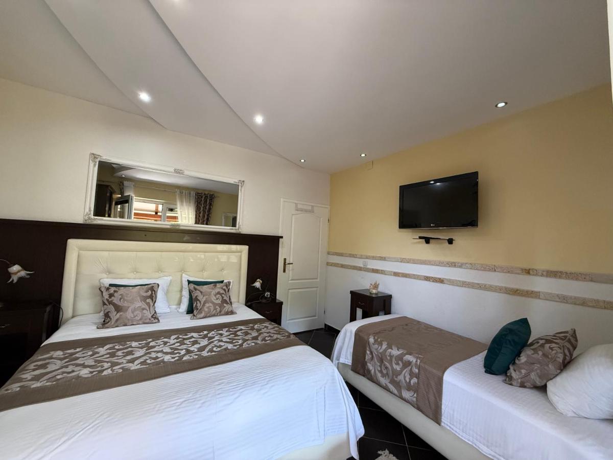 Apartamento de 1 dormitorio con terraza y vistas al jardín