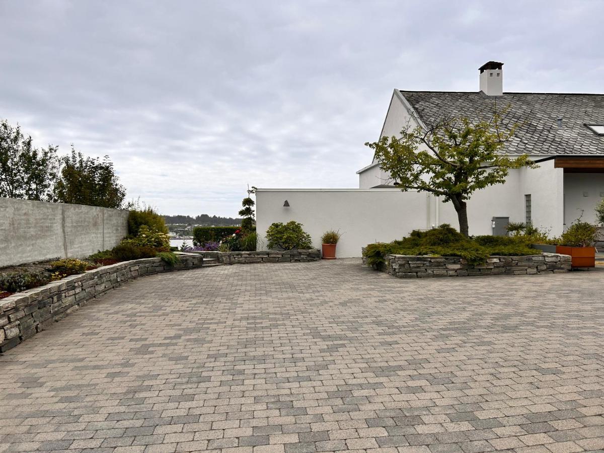 Apartment with garden and sea view - B&B Haugesund