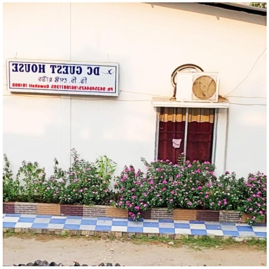 Shilong DC Guest House with View and Good Facilities - B&B Guwahati