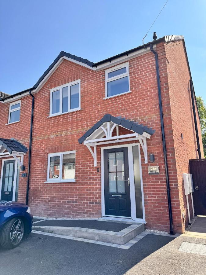Contemporary 3 bedroom house - Chambres d’hôtes Market Drayton