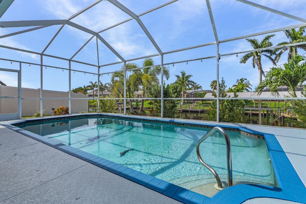 Canal Views, Gulf Access, Heated Saltwater Pool, Bikes - Coastal Serenity - Roelens - B&B Cape Coral