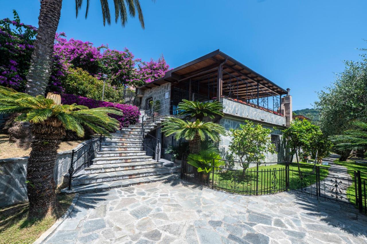 292 - Villarè, Villetta con Piscina e Terrazza, Relax nel verde di Lavagna - B&B Lavagna