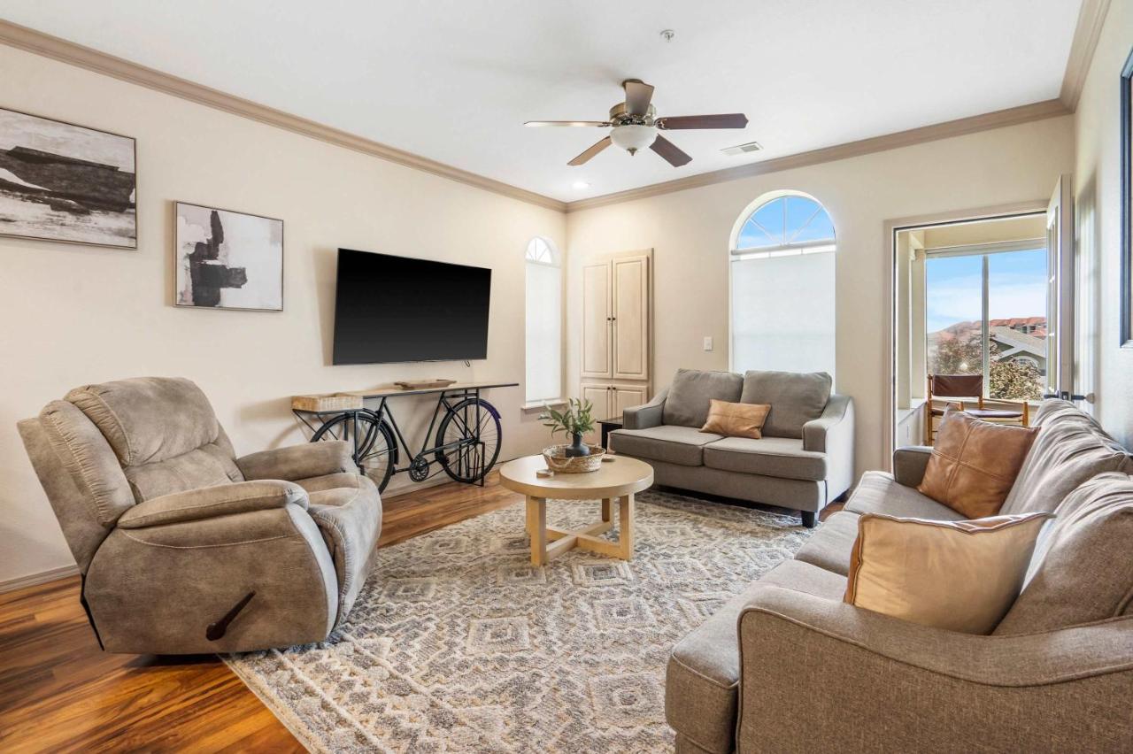 Glorious Relaxation - Golf Course Views - B&B Branson