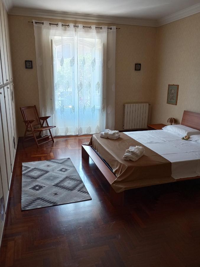 Tweepersoonskamer met Gedeelde Badkamer
