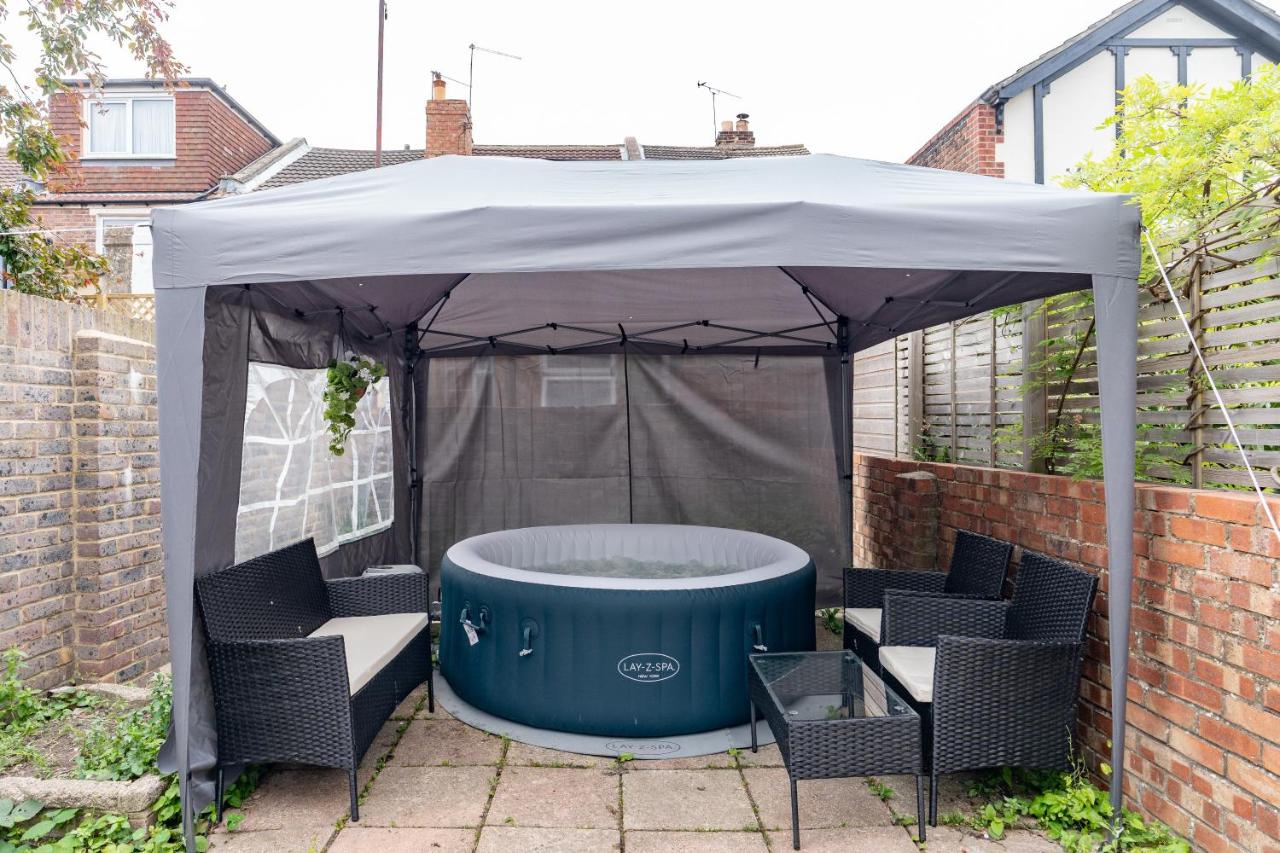 Open Mind Property - Hot Tub,14 Guests & Free Parking - B&B Portsmouth