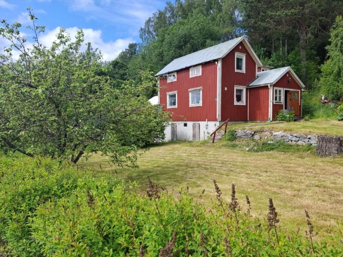!Angebot bis Ende September! Rotes Schwedenhaus für Familien und Hunde - B&B Lugnvik