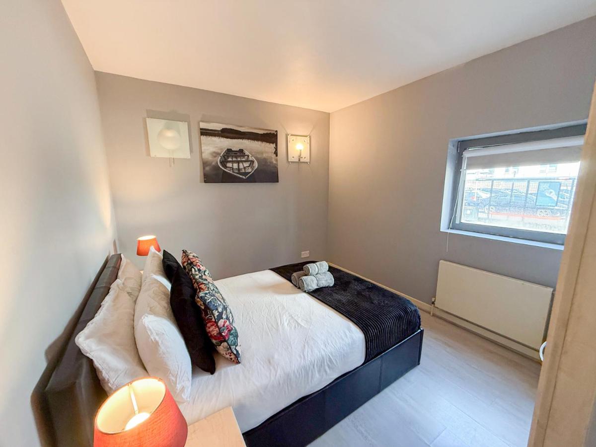 1 Bedroom flat in Canary Wharf with FREE parking and Patio near London Museum - B&B