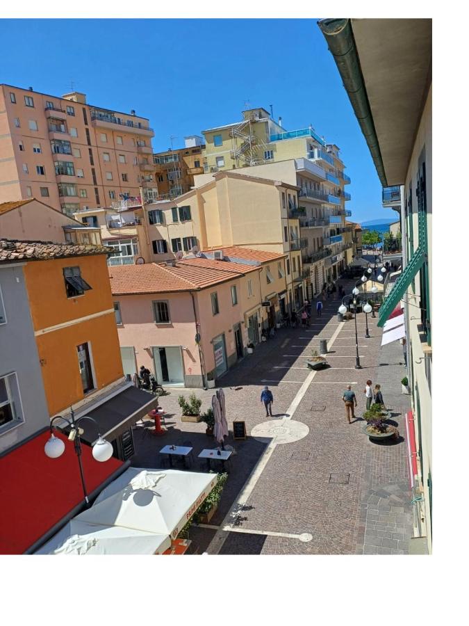 Centrale appartamento Via Roma - Ferienwohnung Follonica