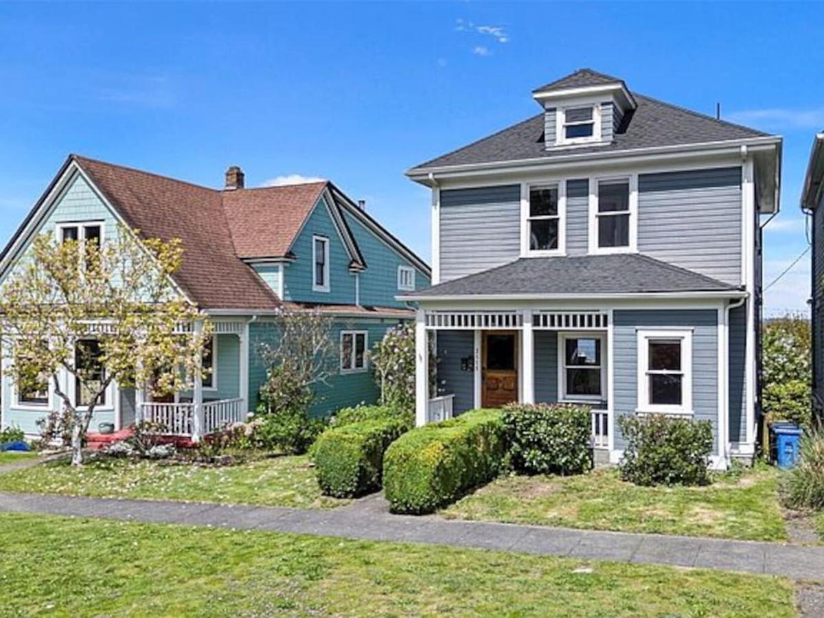 Bos Cozy Victorian Top Floor Duplex Unit with Puget Sound views - B&B Tacoma