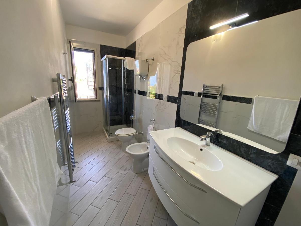 Appartamento con 2 Camere da Letto, Terrazza e Vista Mare
