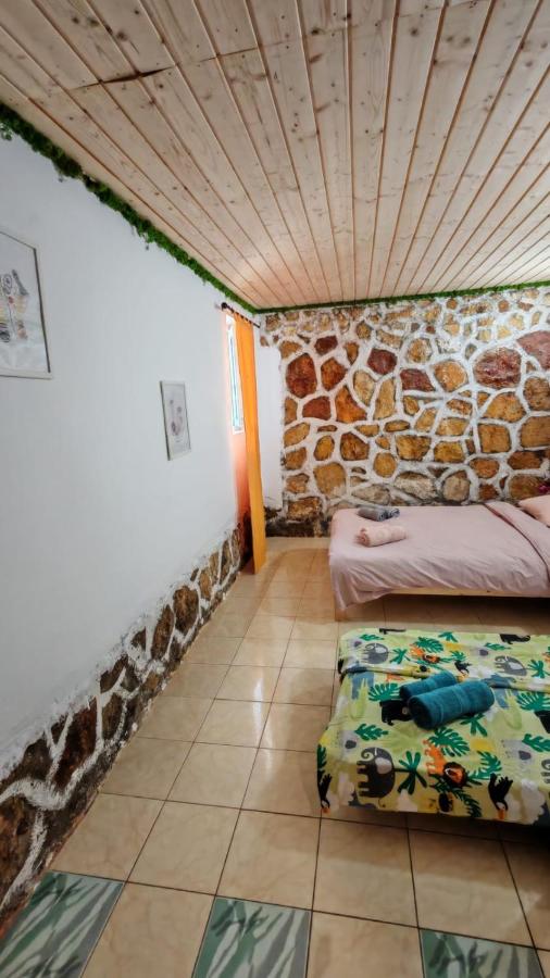 Dreibettzimmer mit Bad