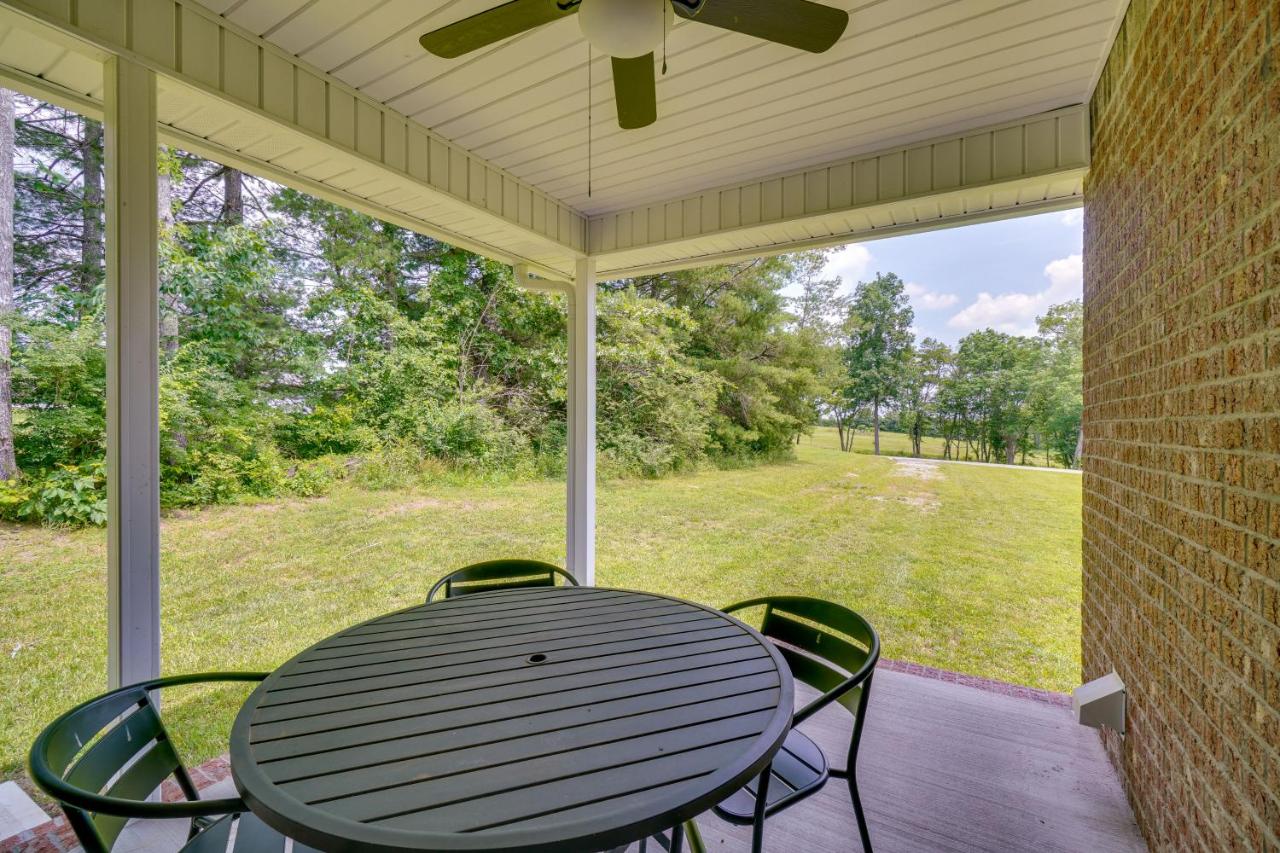 1 Mi to Dtwn Crossville Spacious Home with Patio! - Chambres d’hôtes Crossville