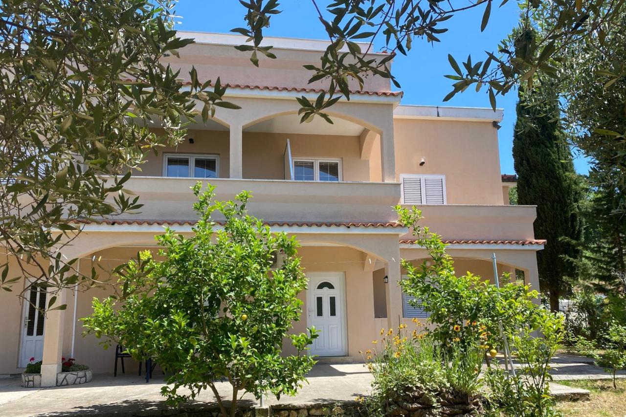 Apartments with parking space Lopar, Rab - 24597 - Bed and Breakfast Lopar