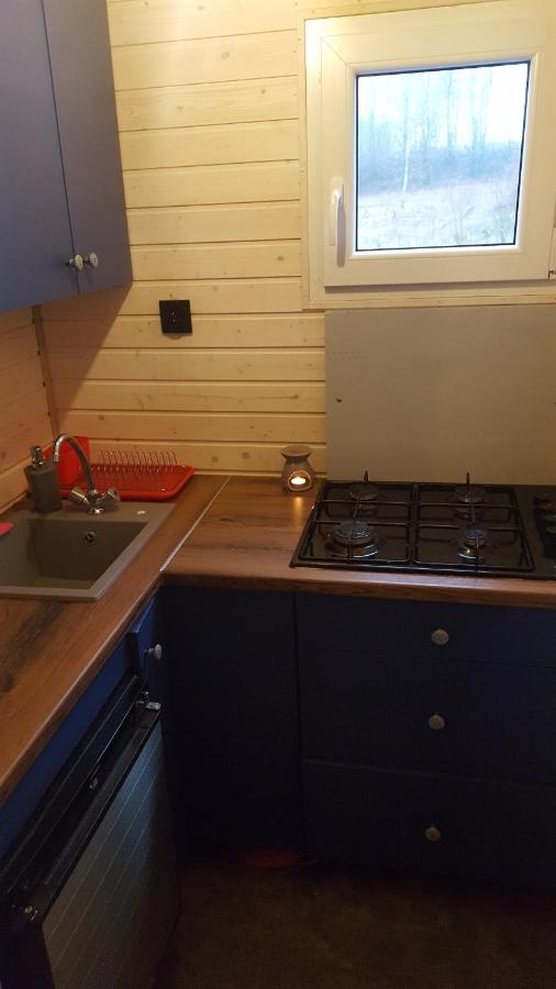 heather hut, off-grid cottage on a pond+2 ha - B&B
