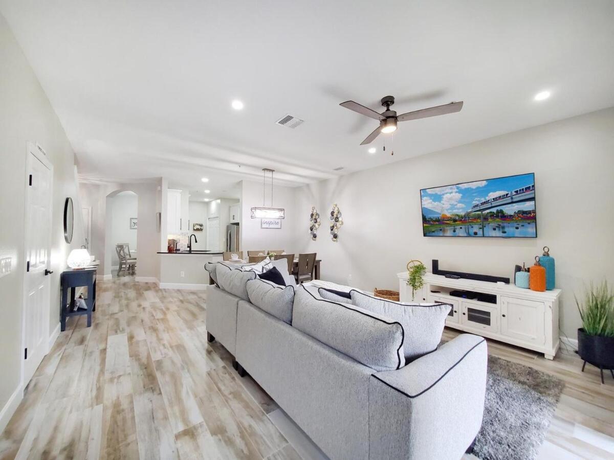 Gated 3BR 3BA Townhome Near Disney w Pool and Gym - B&B Orlando