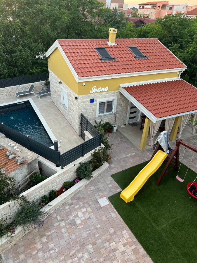 Holiday House with playground - 3 min from the beach - Bed and Breakfast Vir