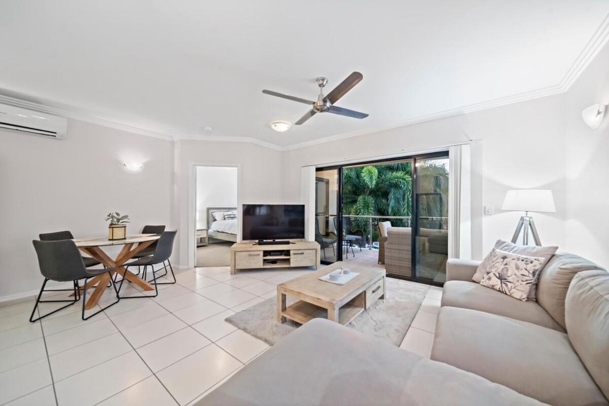 Beachside 2 bed 2 bath unit - B&B Townsville
