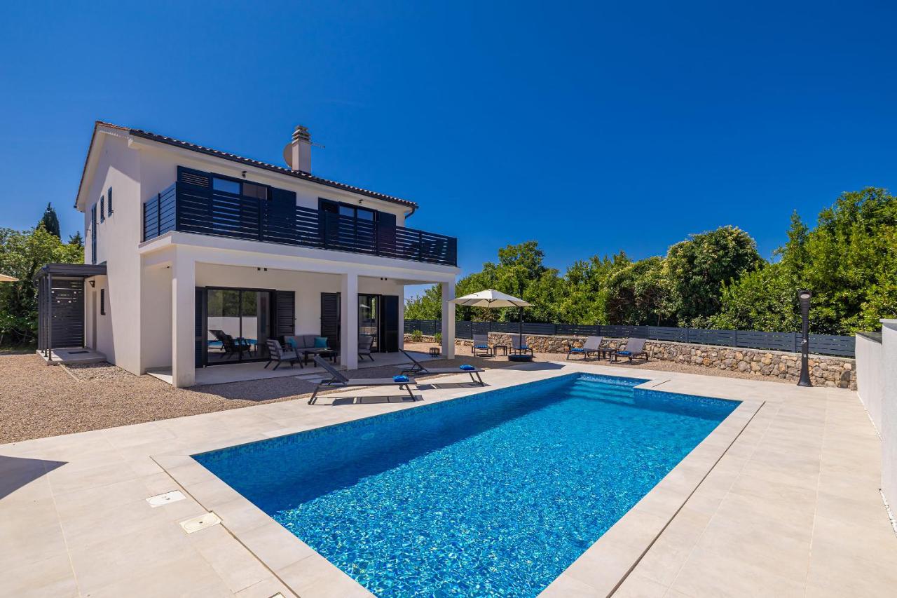 Holiday house SARA with private pool - B&B Kras
