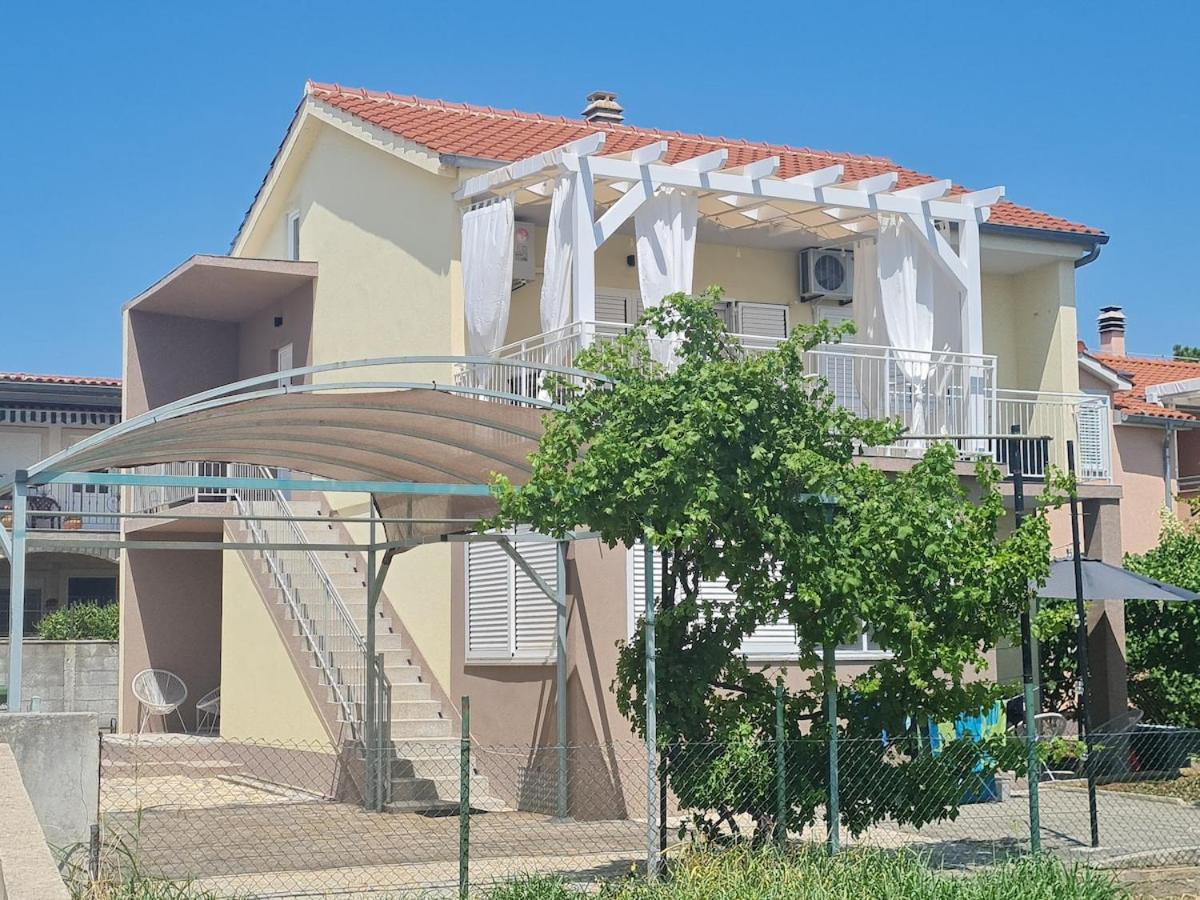 Dream Apartments Tribunj A2 - Chambres d'hôtes Tribunj