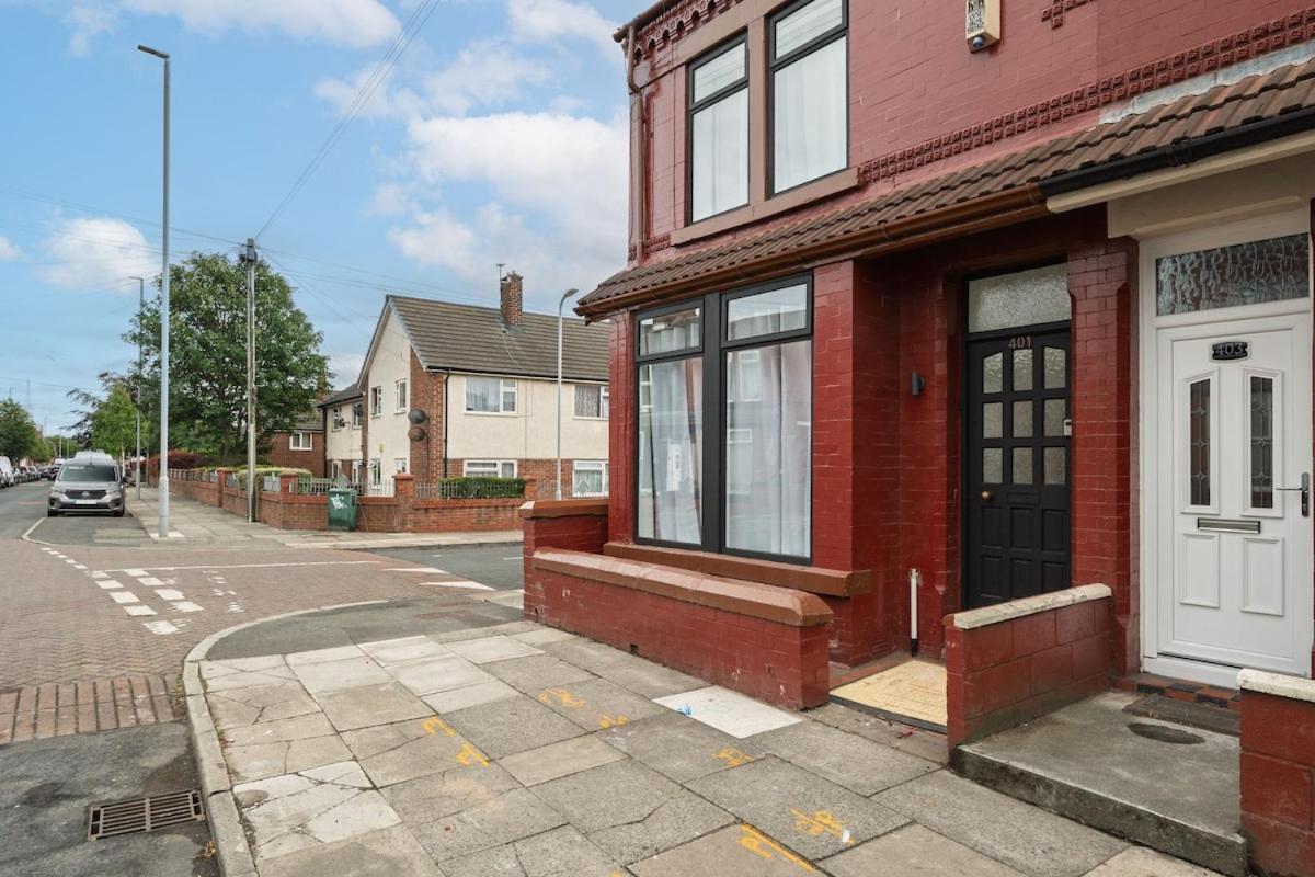 Entire 4 Bedroom house in Bootle Liverpool-Ideal for contractors, family and group-Free Parking & Free internet-Sleeps 7 - B&B