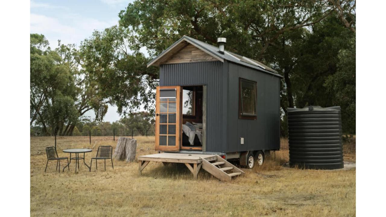 Hillsview Cottage by Tiny Away - B&B