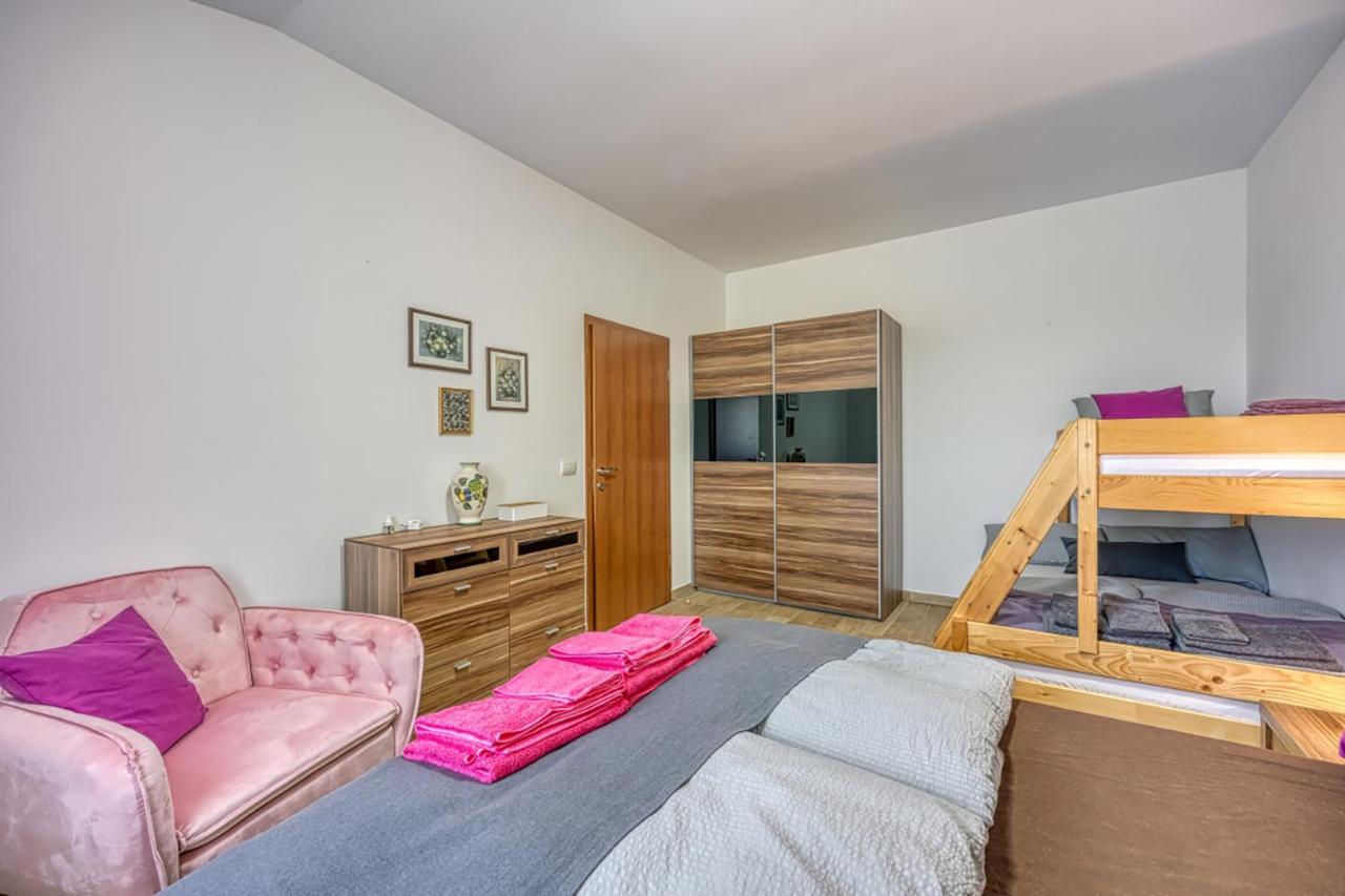 Deluxe Family Room