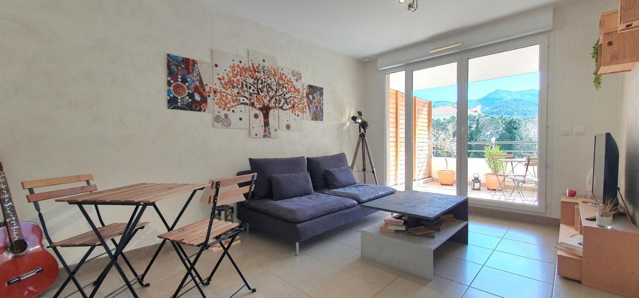 Stunning 1BR Flat with terrace view on Calanques - Chambres d’hôtes Marseille