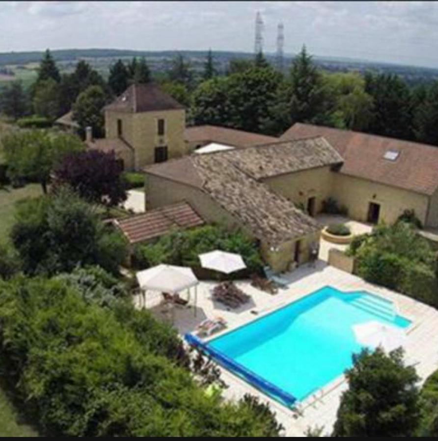 gîte rustique de 2 chambres avec piscine commune - B&B