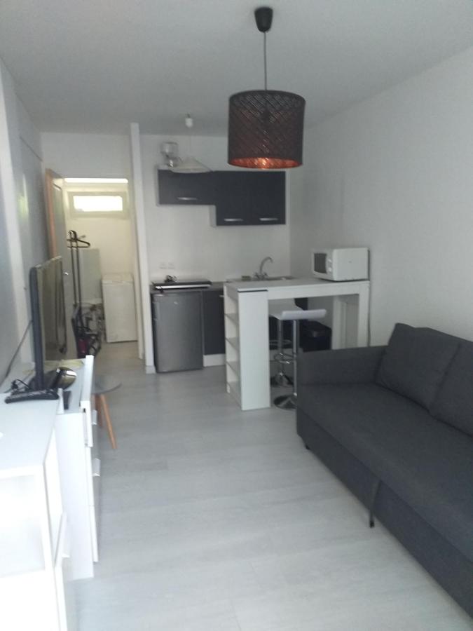 studio meublé wifi à proximité du tram - B&B