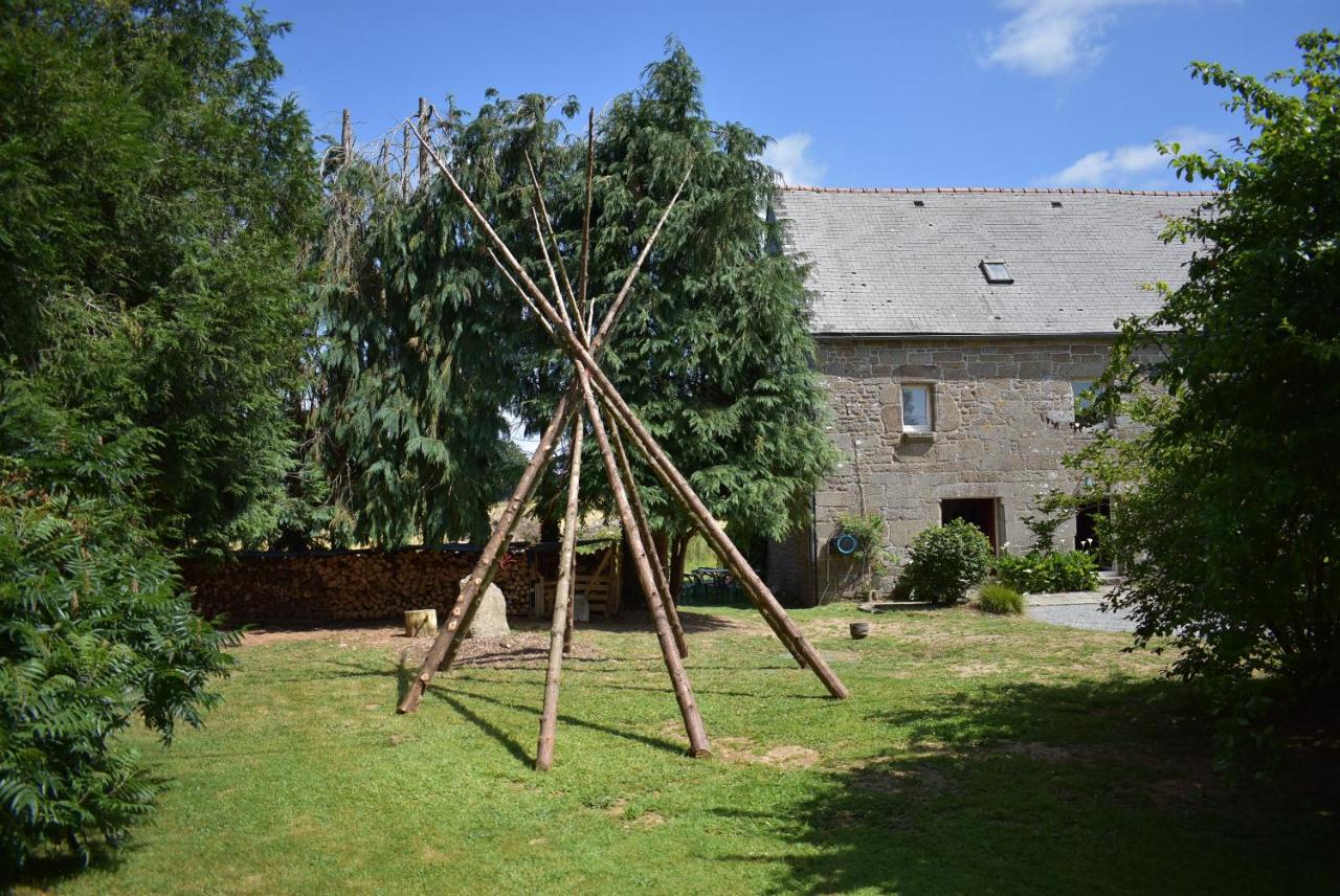 Gîte dans la campagne Bretonne - Le jardin de Devant - Bed and Breakfast Villamée