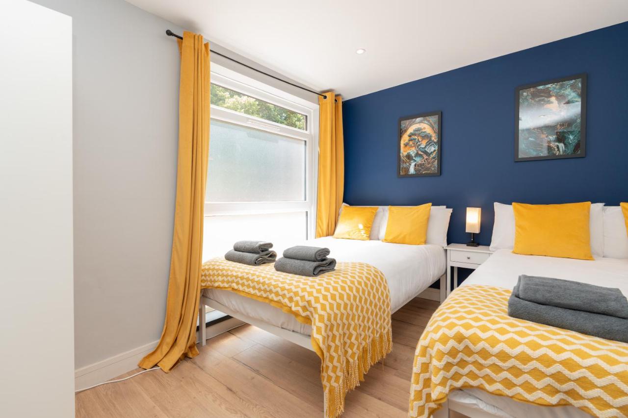 Open Mind Property - 4 Bedroom Flat & FREE parking - B&B