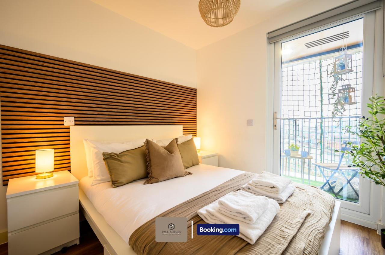 2 Bedroom Apartment By Paul & Malin Properties Short Lets & Serviced Accommodation Stretford With Free WiFi & Gym Access - B&B
