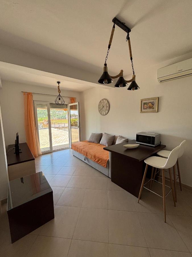 Apartment Lacić - Tisno - Chambres d'hôtes Tisno