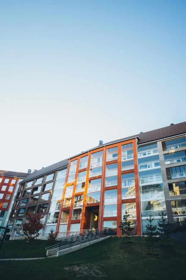 Tropical scandinavian 5-bed aparts by the airport Vantaa Martinlaakso - B&B