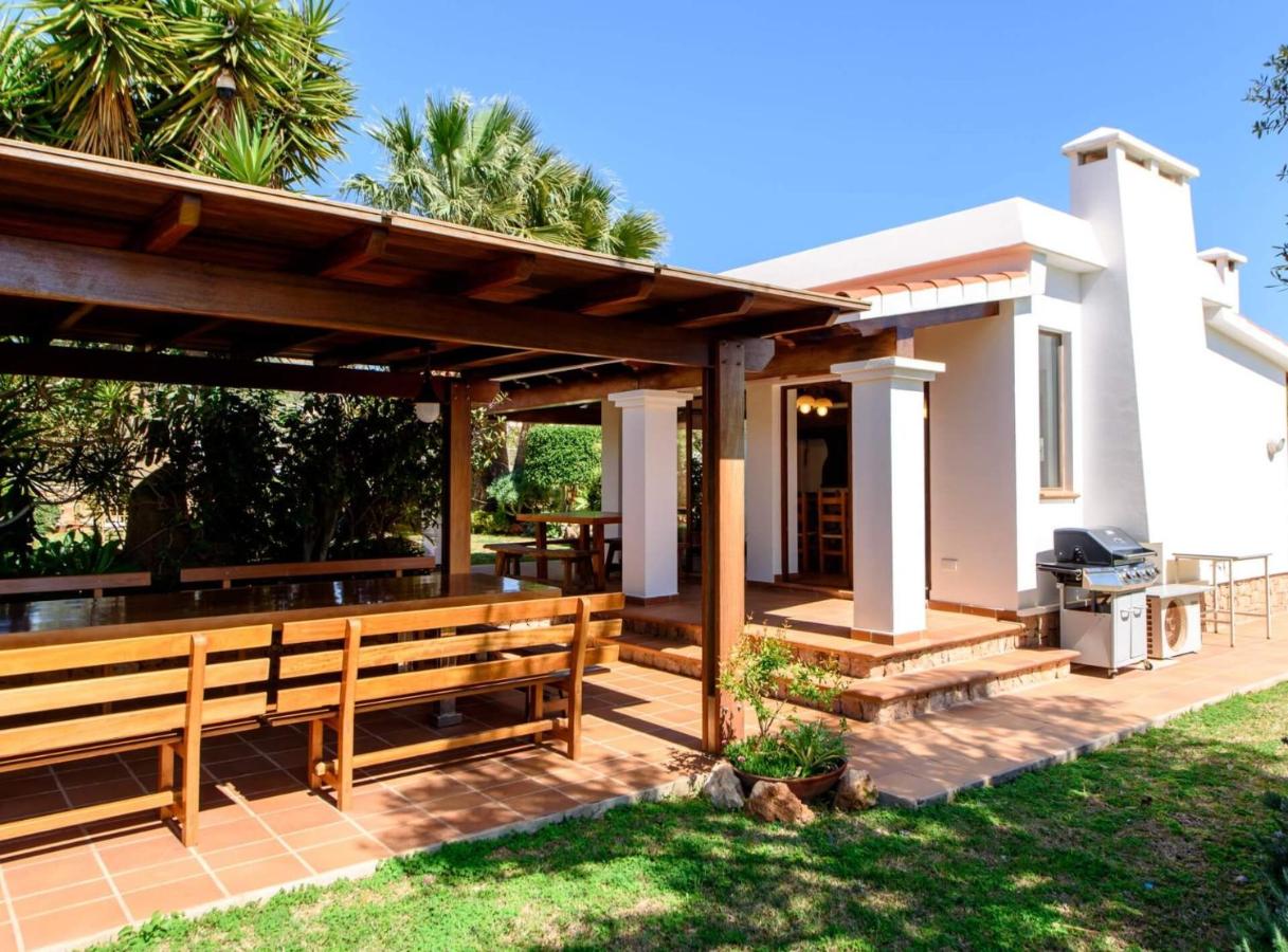 Villa Can Cardona Sea views Perfect 4 families - B&B Sant Josep de sa Talaia