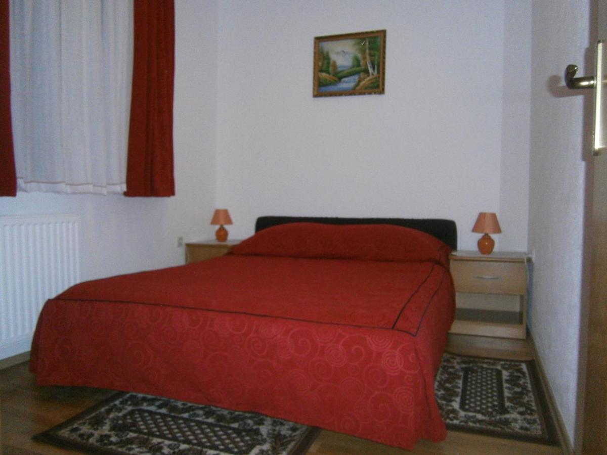 One-Bedroom Apartment with Balcony