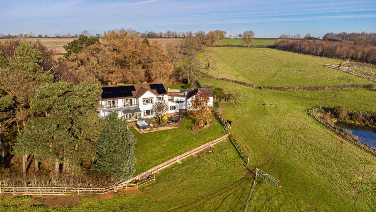 Far Heath House with Hot Tub - Chambres d’hôtes Coton
