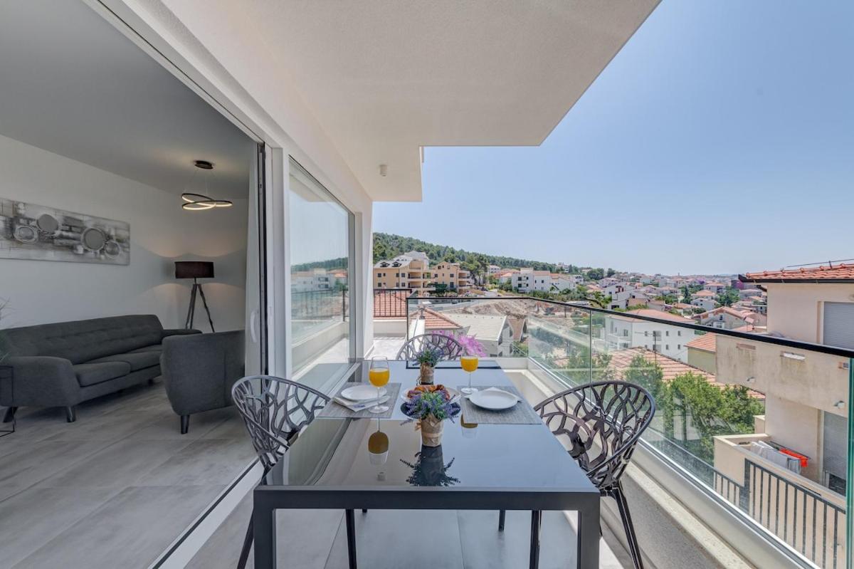 Luxury apart, beach, swimming pool, Okrug, Trogir - B&B Razvala