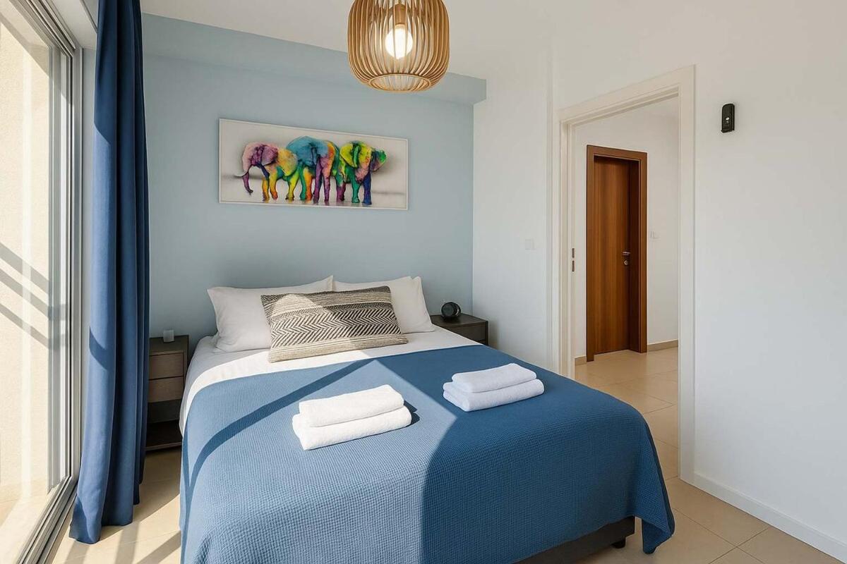 Appartamento con 2 Camere da Letto, Terrazza e Vista Mare