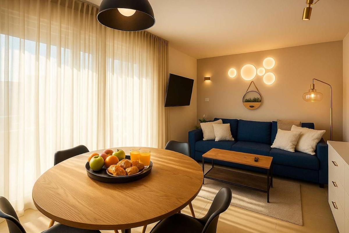 Superb Beachside Duplex 3Rooms - Terrace & Mamad - Chambres d’hôtes Tel-Aviv