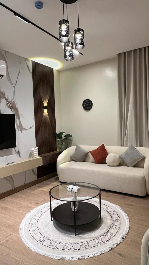 شقة هادئة غرفه وصاله مقابل بحر الراكه مع دخول ذكي - Bed and Breakfast Dammam