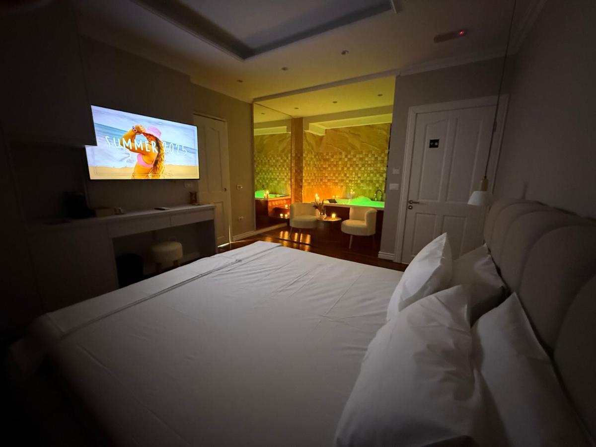 Deluxe Suite with Spa Bath