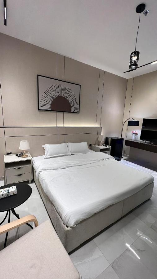 استديو هادئ مقابل بحر الراكه مع دخول ذكي - B&B