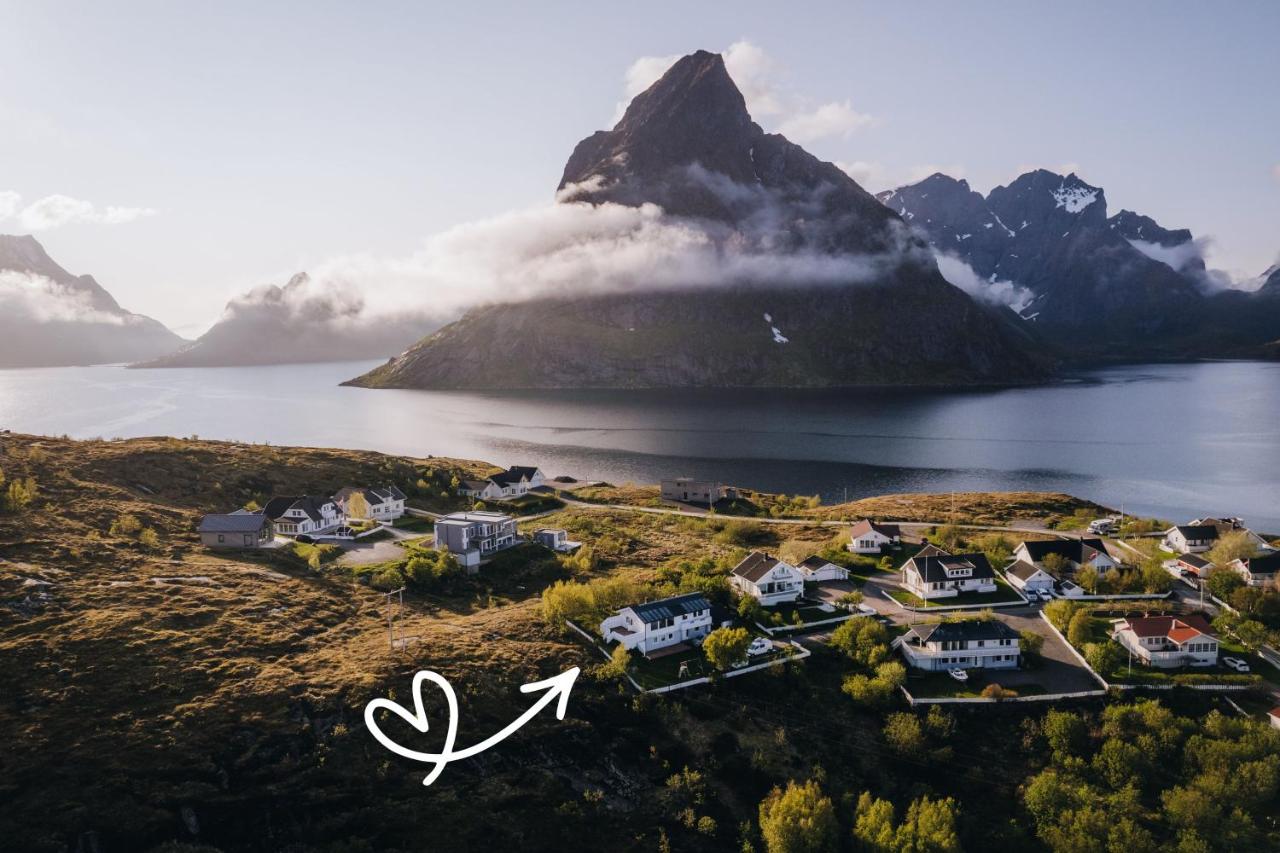 Reinefjorden Family House - B&B