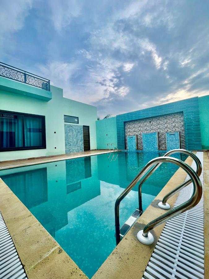 ZenRoofs - Pool Farm House - Chambres d'hôtes Jaipur